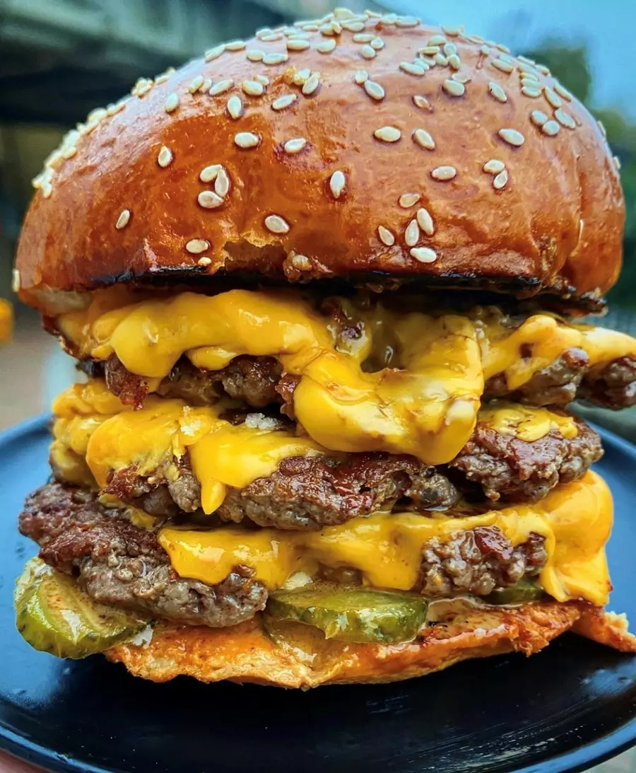 Burger at The Dead Pigeon